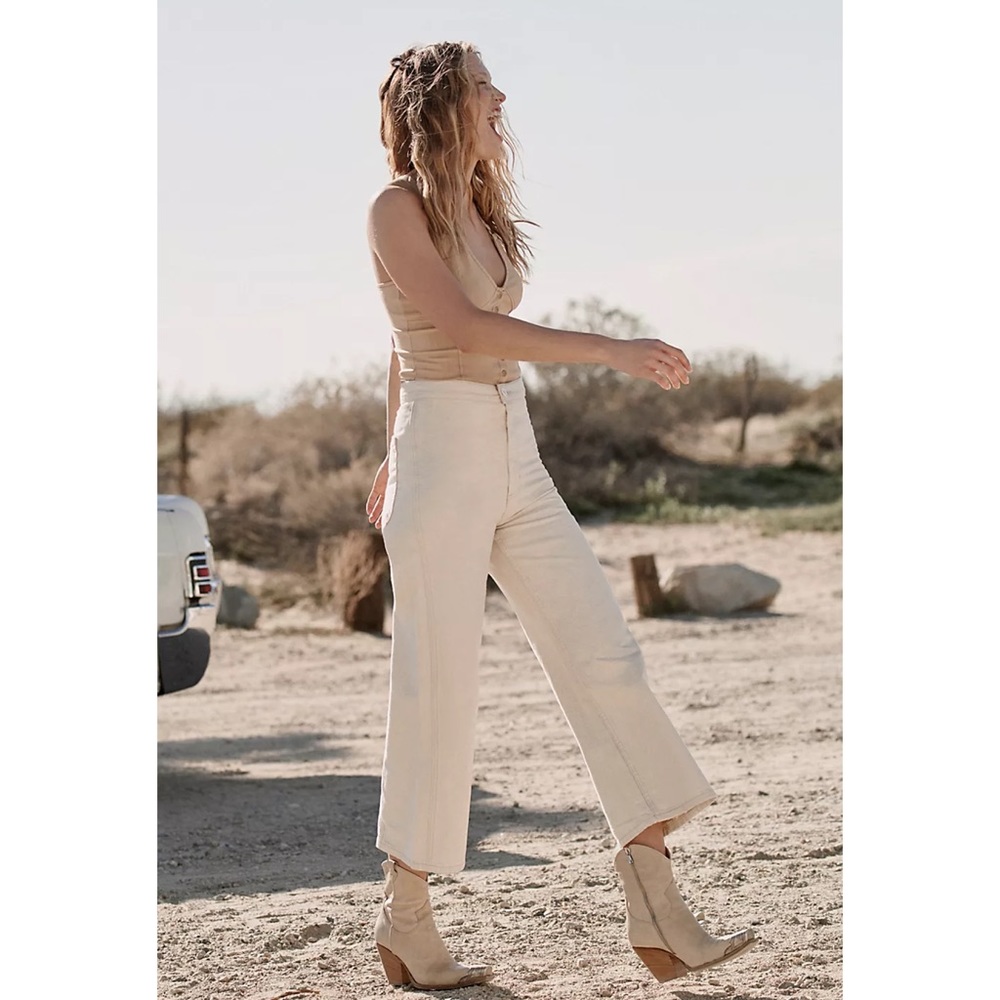 LEVI’S Wellthread Ribcage Crop Wide Leg Jeans